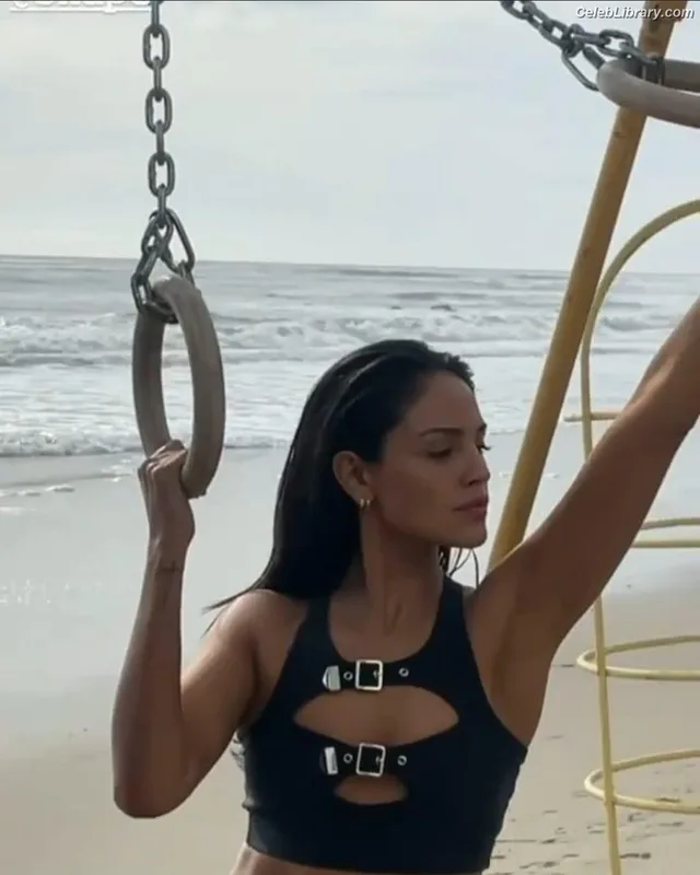 Eiza Gonzalez photo 22 of 1935