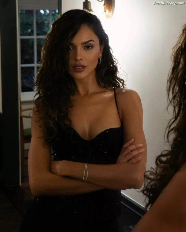 Eiza Gonzalez photo 15 of 1935