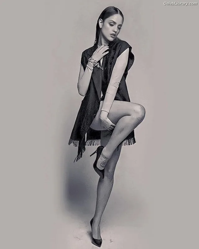 Eiza Gonzalez photo 14 of 1935