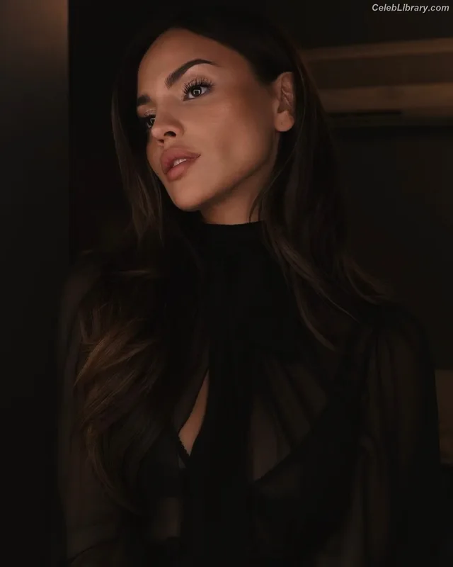 Eiza Gonzalez photo 1 of 1935