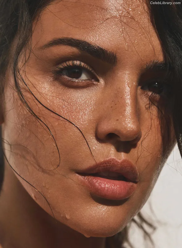 Eiza Gonzalez photo 2 of 1935