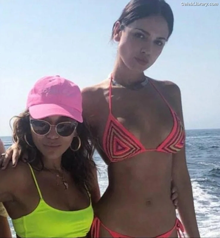 Eiza Gonzalez photo 5 of 1935