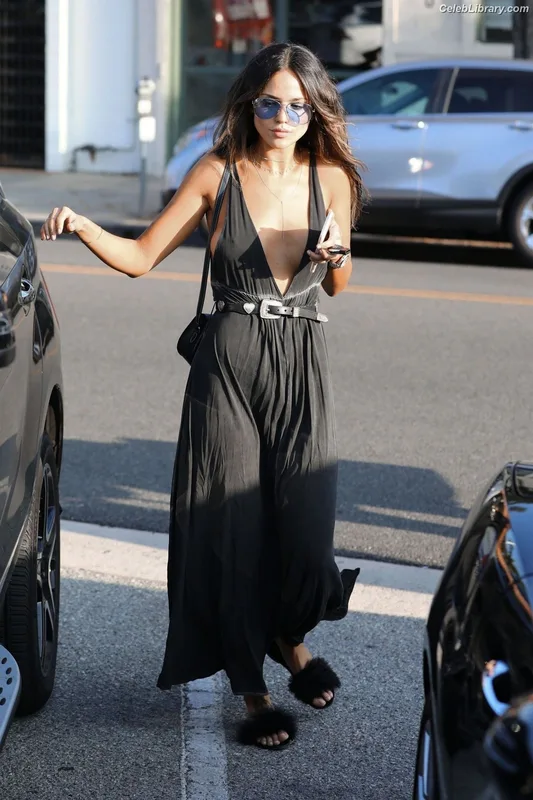 Eiza Gonzalez photo 18 of 1935