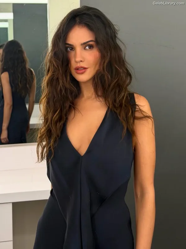 Eiza Gonzalez photo 11 of 1935