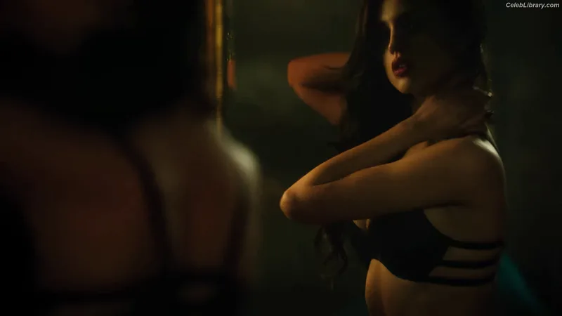 Eiza Gonzalez photo 7 of 1935