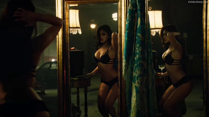 Eiza Gonzalez photo 8 of 1935