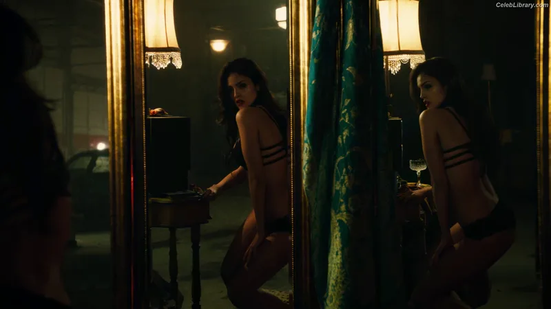 Eiza Gonzalez photo 10 of 1935