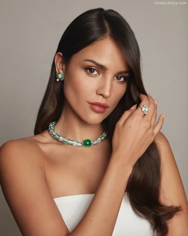 Eiza Gonzalez photo 14 of 1935