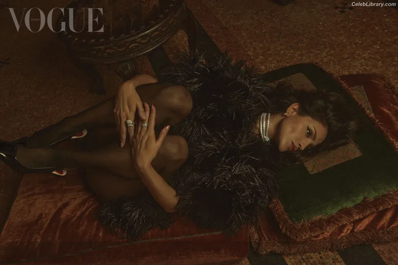 Eiza Gonzalez photo 5 of 1935
