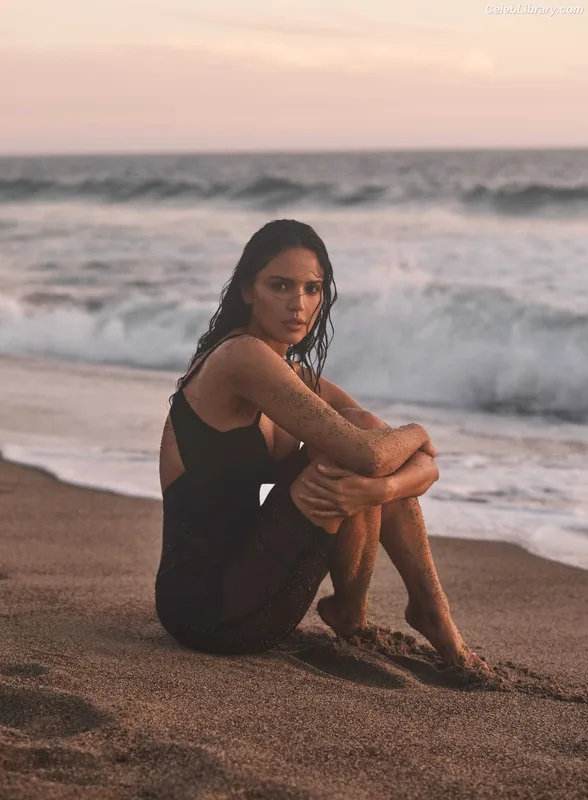 Eiza Gonzalez photo 7 of 1935