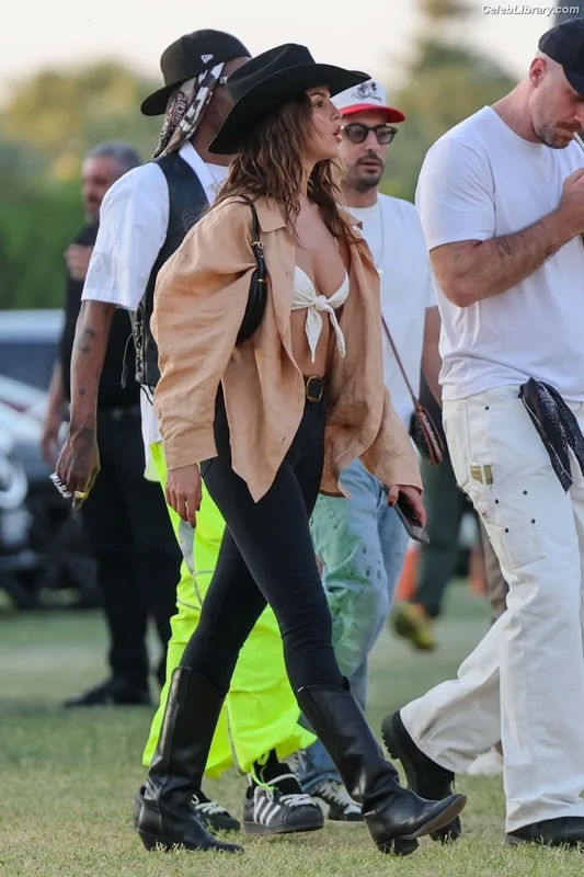 Eiza Gonzalez photo 10 of 1935