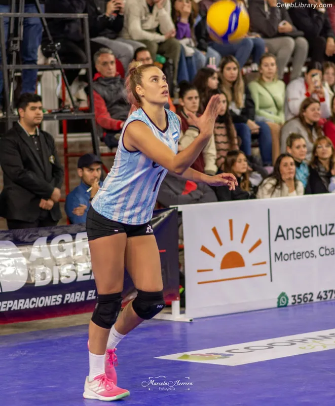 Elina Rodríguez photo 15 of 84