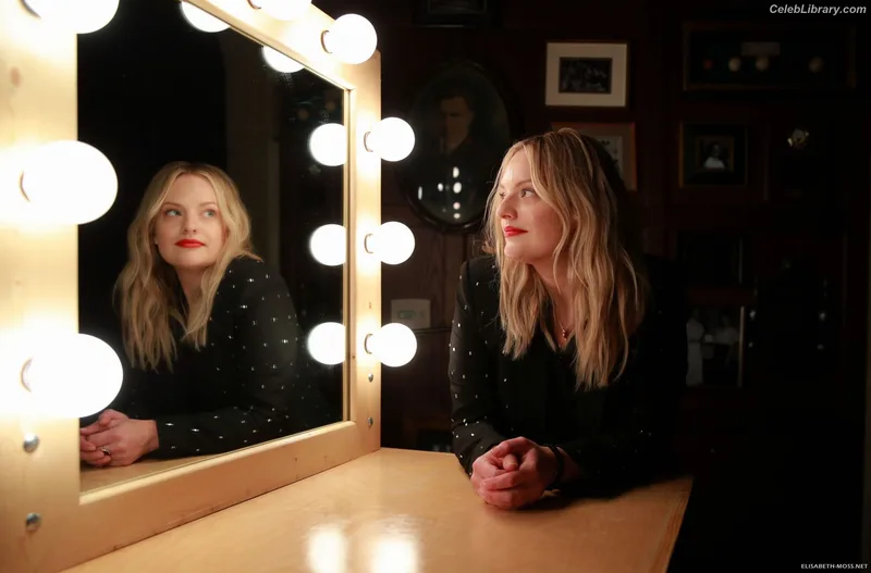 Elisabeth Moss photo 16 of 187