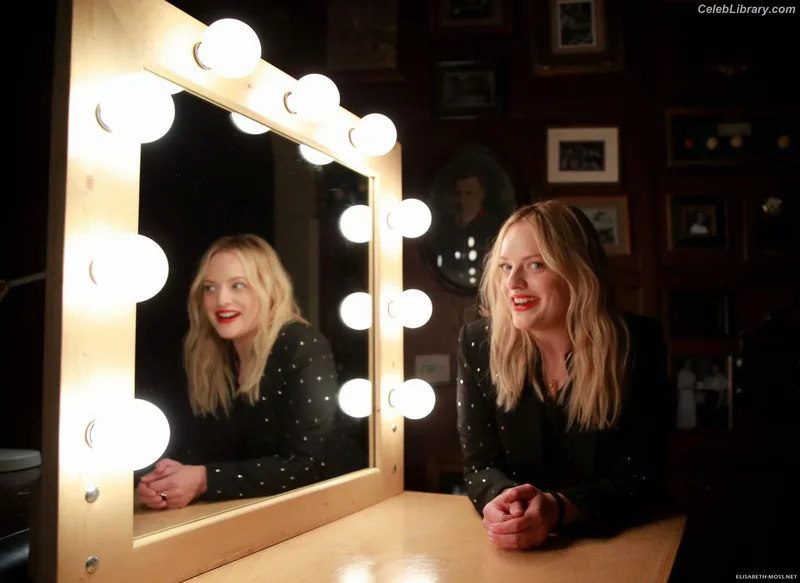 Elisabeth Moss photo 17 of 187