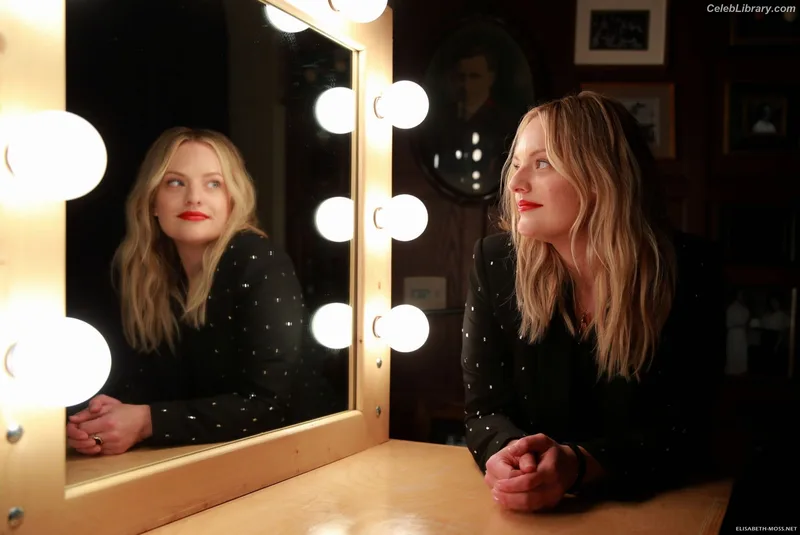 Elisabeth Moss photo 20 of 187