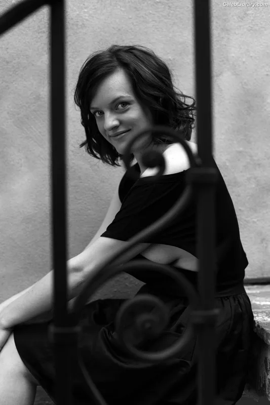 Elisabeth Moss photo 1 of 187