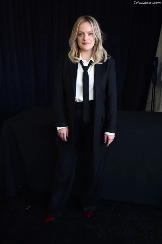 Elisabeth Moss photo 22 of 187