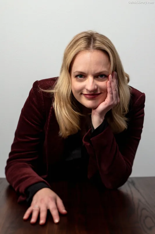 Elisabeth Moss photo 3 of 187
