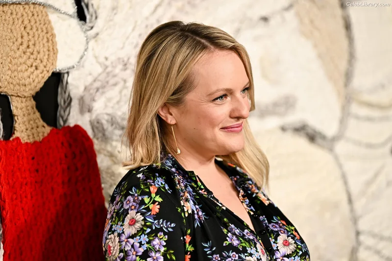 Elisabeth Moss photo 4 of 187