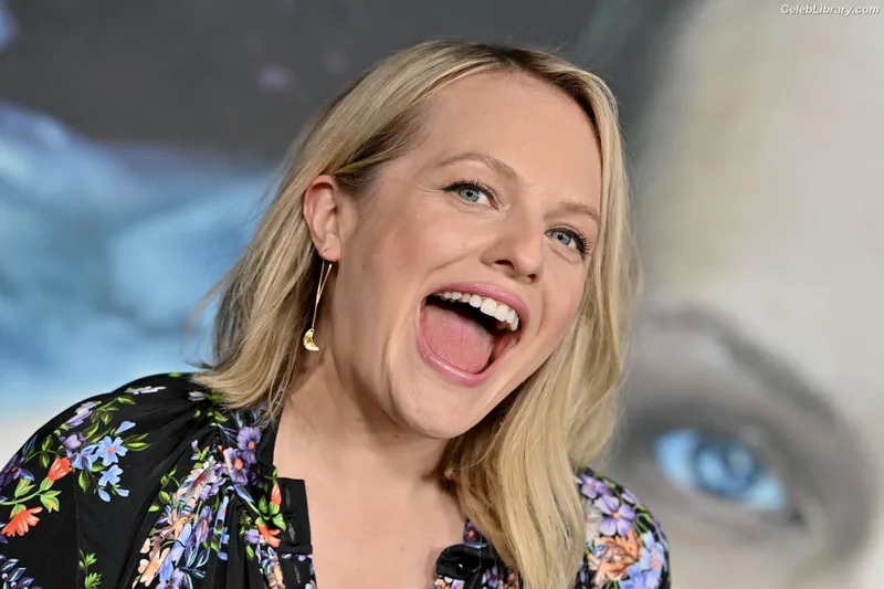 Elisabeth Moss photo 24 of 187