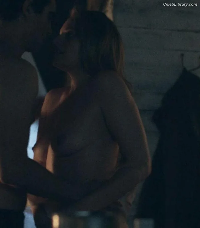 Elisabeth Moss photo 13 of 187