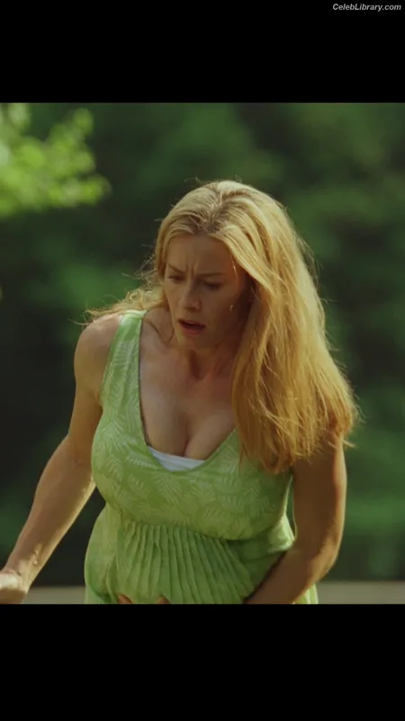 Elisabeth Shue photo 3 of 11