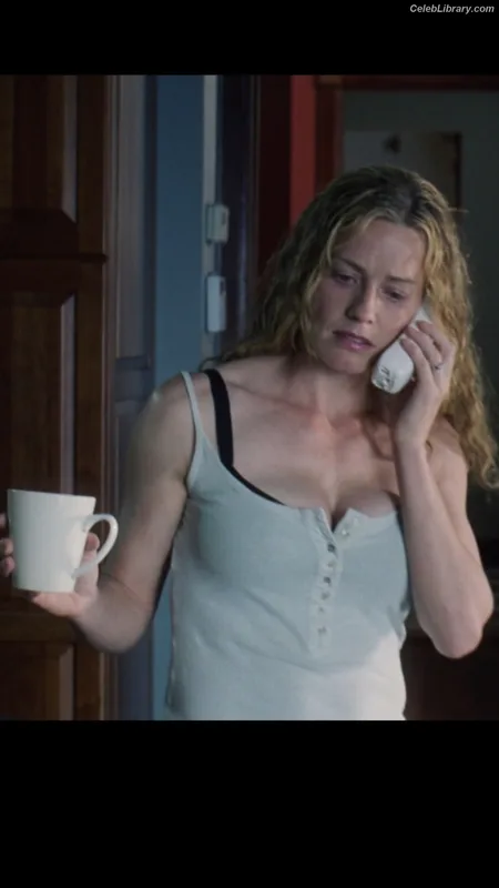 Elisabeth Shue photo 4 of 11