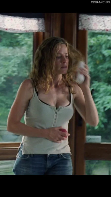 Elisabeth Shue photo 5 of 11
