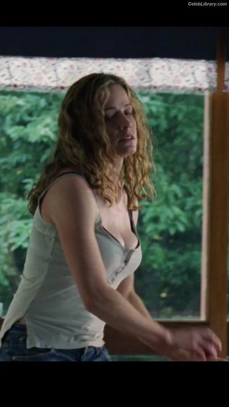 Elisabeth Shue photo 6 of 11