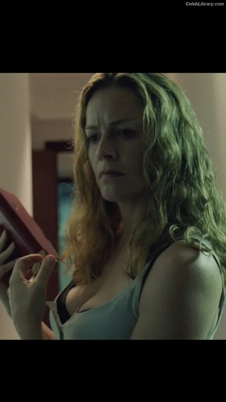 Elisabeth Shue photo 7 of 11