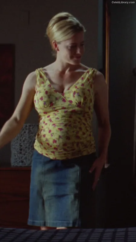 Elisabeth Shue photo 9 of 11