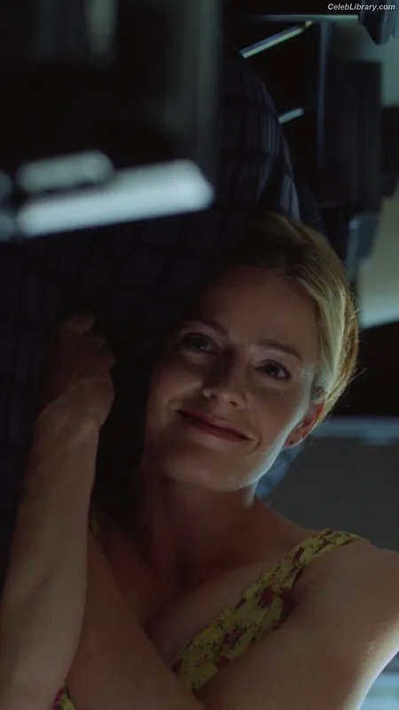 Elisabeth Shue photo 10 of 11