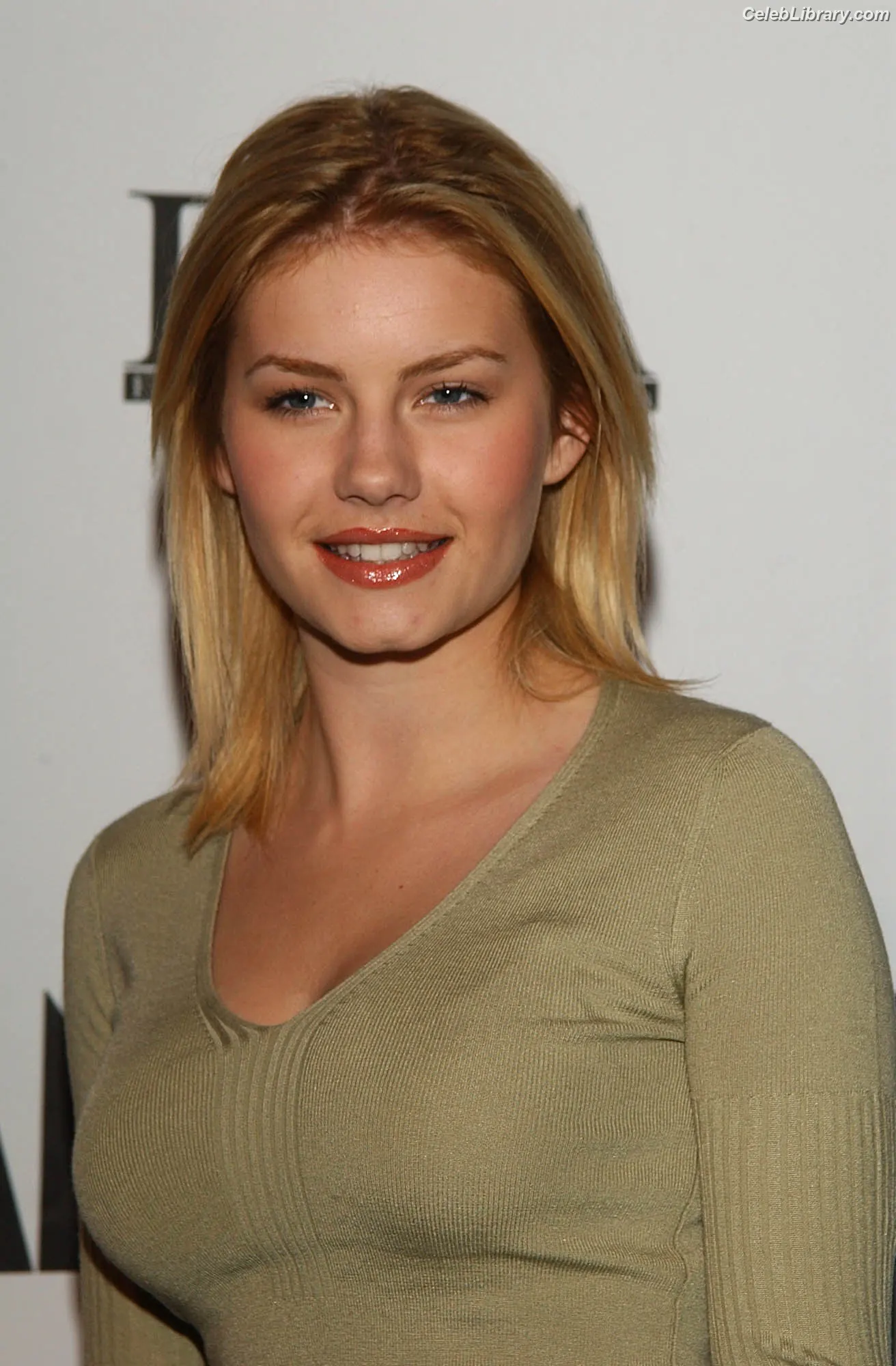 Elisha Cuthbert photo 10 of 247