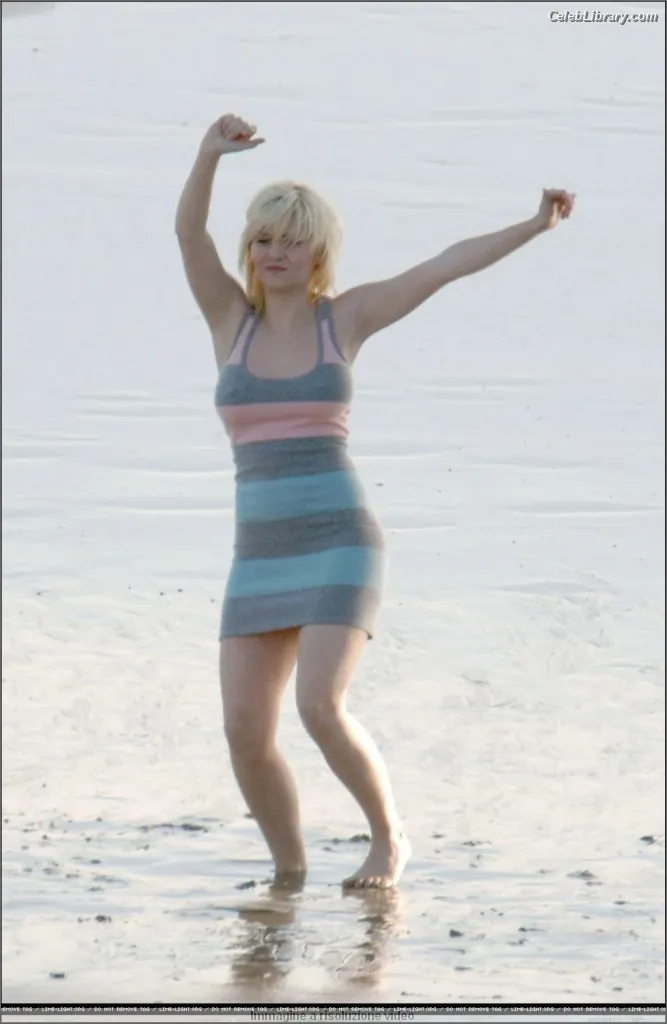 Elisha Cuthbert photo 6 of 247