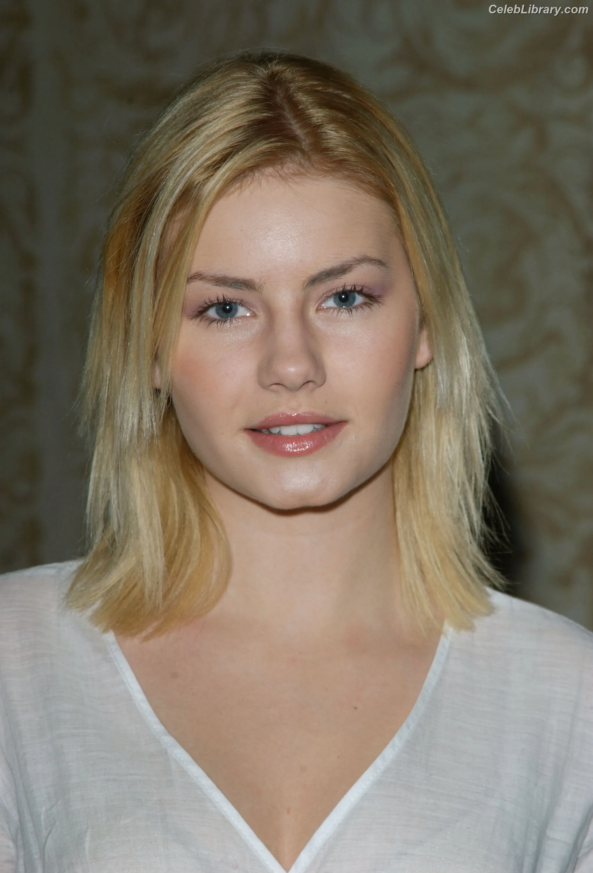 Elisha Cuthbert photo 13 of 247