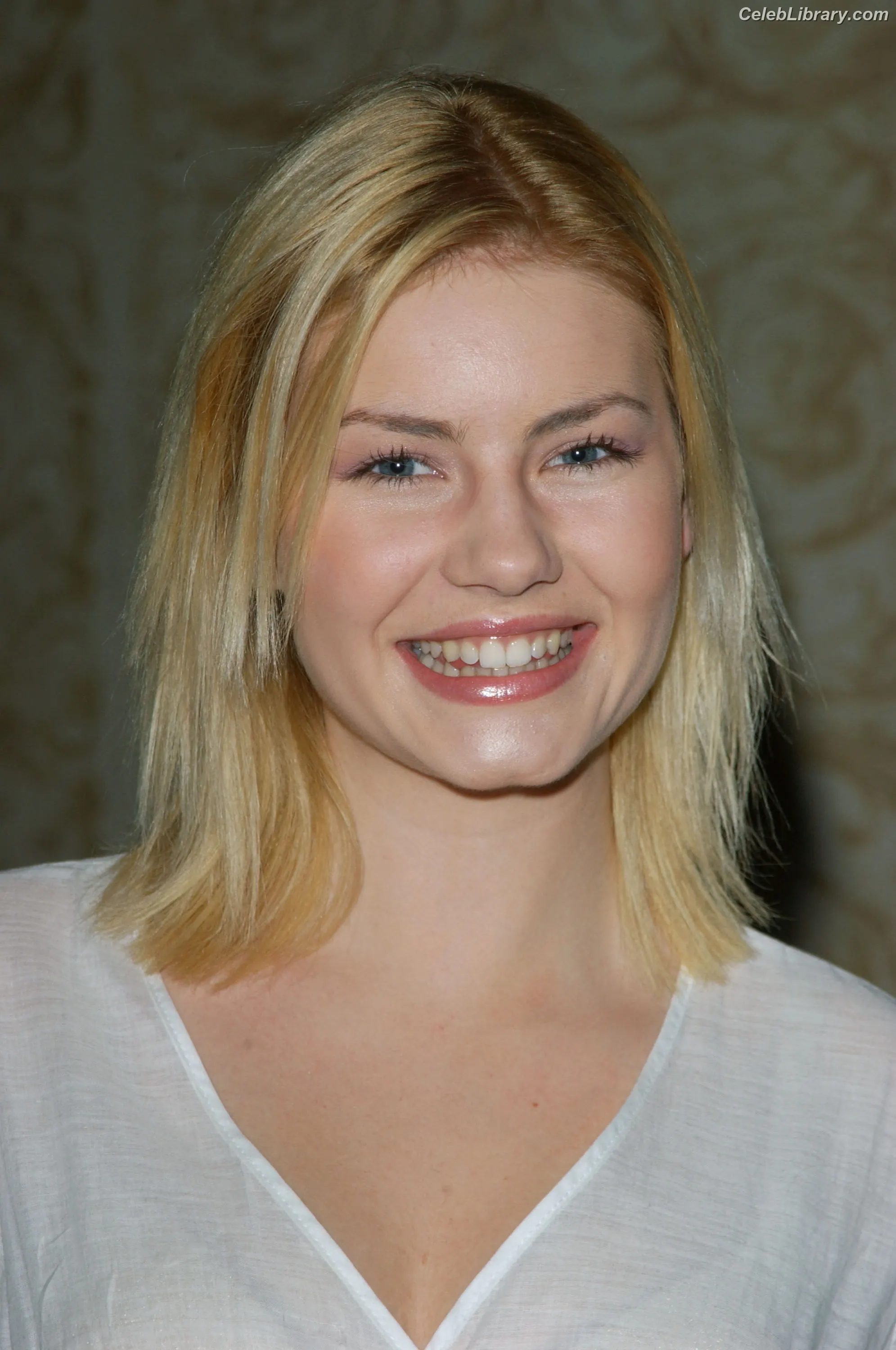 Elisha Cuthbert photo 14 of 247
