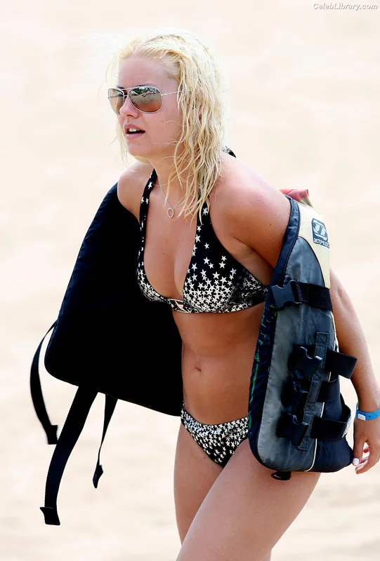Elisha Cuthbert photo 15 of 246