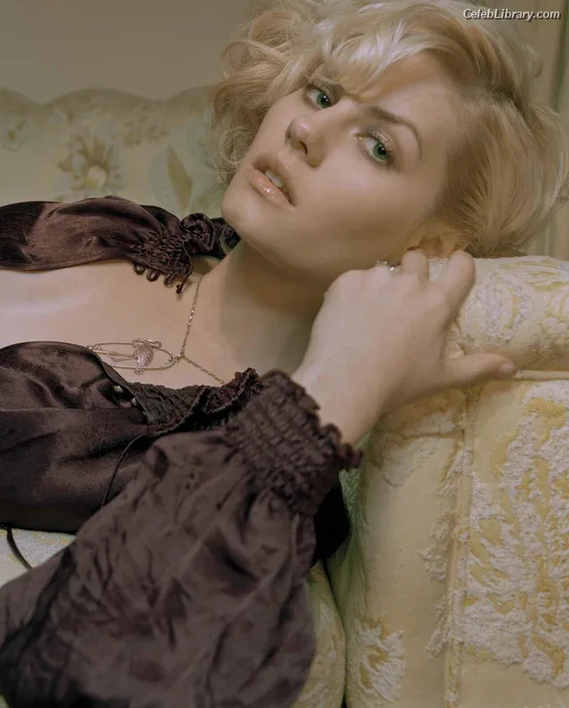 Elisha Cuthbert photo 7 of 246