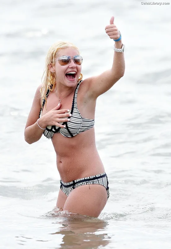 Elisha Cuthbert photo 15 of 246