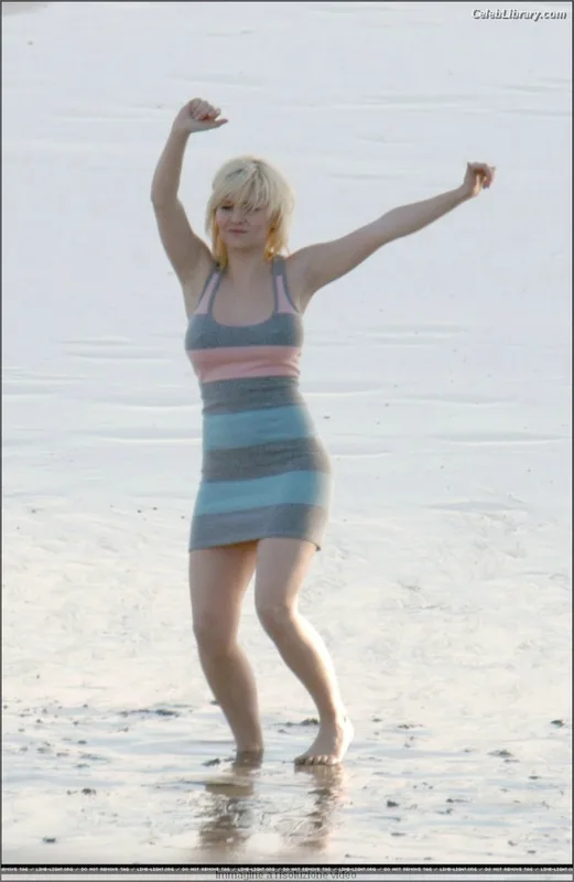 Elisha Cuthbert photo 4 of 246