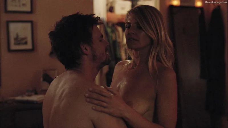 Eliza Coupe photo 11 of 23