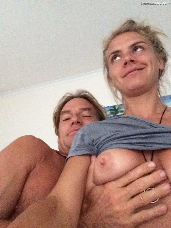 Eliza Coupe photo 17 of 23