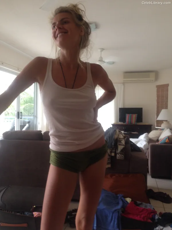 Eliza Coupe photo 18 of 23