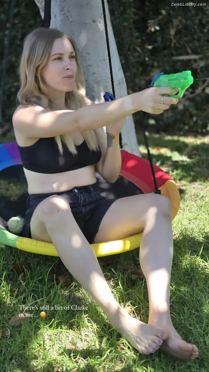 Eliza Taylor photo 14 of 157