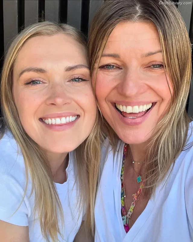 Eliza Taylor photo 16 of 158