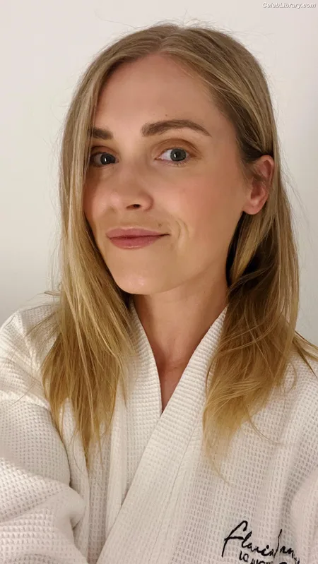Eliza Taylor photo 18 of 158