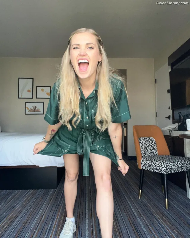 Eliza Taylor photo 19 of 158