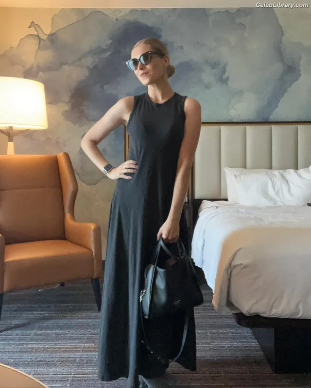 Eliza Taylor photo 21 of 158