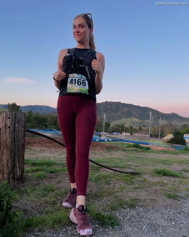 Eliza Taylor photo 5 of 158