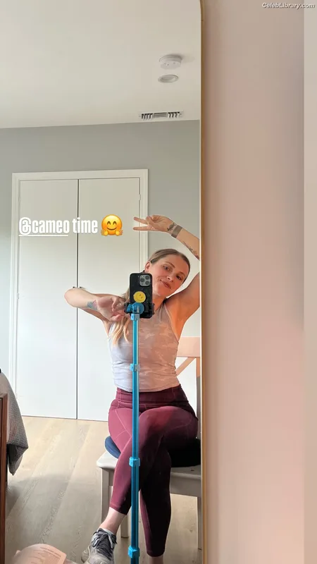 Eliza Taylor photo 11 of 158